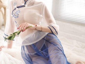 女被 C 黄扒衣服做小电影：成人情趣内衣，让你体验别样的激情