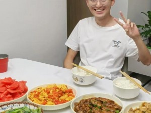 公和我做吃饭时把腿张开,公和我在吃饭时，他要求我把腿张开，这正常吗？