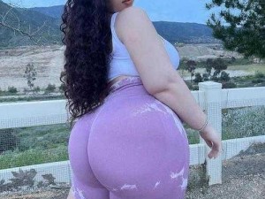 欧美巨大乳肥熟妇色情 BBW300——真实 1-1 还原，带来全新视觉体验